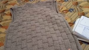 Мужская безрукавка спицами.