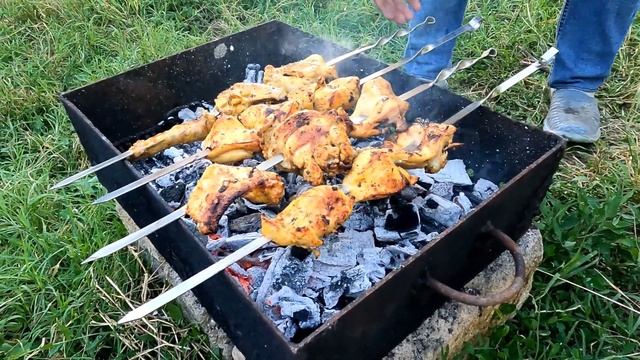 KEBAB PARTY IN THE GARDEN HOUSE IN GABALA CITY, AZERBAIJAN смотреть онлайн