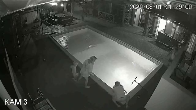 Семилетняя девочка из Тулы отважная дочка спасает мальчика упавшего в бассейн. смотреть онлайн