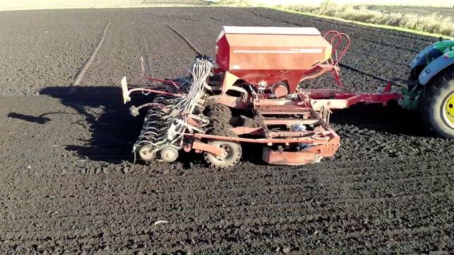 John Deere 8370R working a Horsch Pronto 6 DC Disc Seed Drill смотреть онлайн