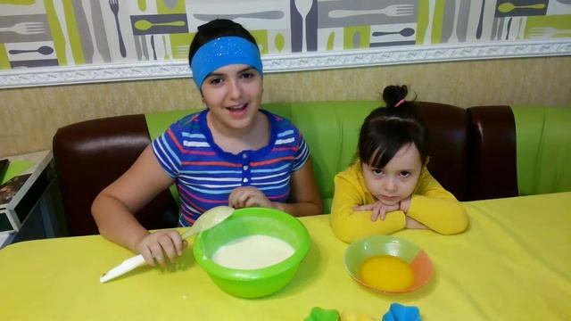 ПЕЧЁМ КЕКСЫ -WE BAKE CAKES смотреть онлайн