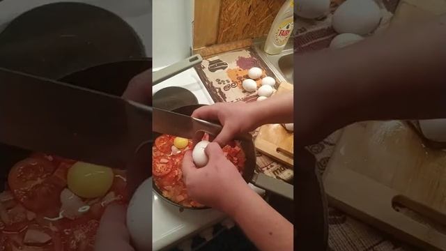 Яичница перед сном!))) С котом!) смотреть онлайн