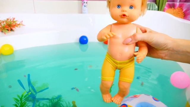 Мой детский сад – Учимся нырять! 🌊🏊♂️ Куклы пупсы Беби Бон и игры для детей смотреть онлайн