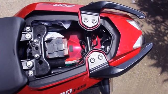 Bajaj Pulsar 200 NS 2015 Ficha Técnica смотреть онлайн