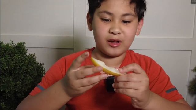 Jonathan Tries Exotic Fruits: Korean Melon смотреть онлайн