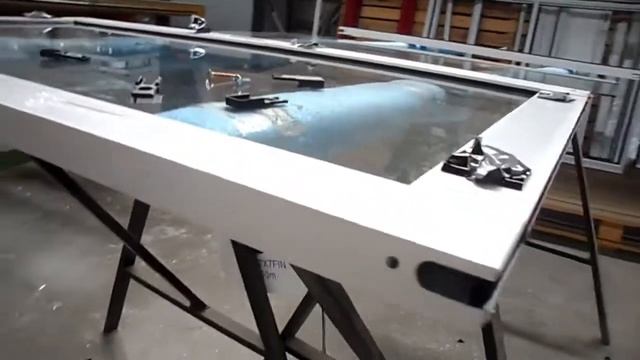 Как собираются алюминиевые раздвижки для балконного остекления. Часть 5. Сборка створок. смотреть онлайн