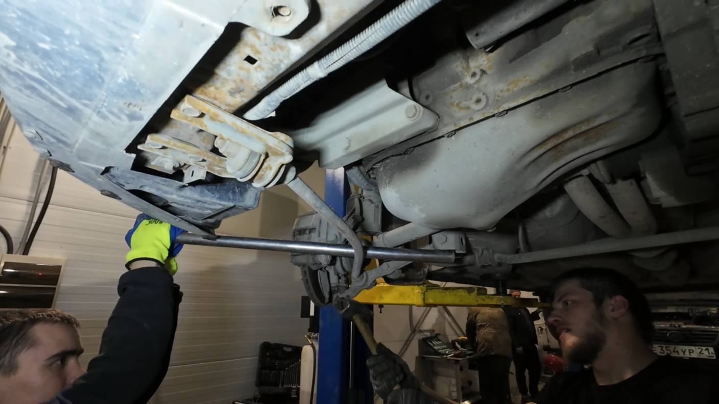 Замена ШРУСа наружного и шаровой, Лада Калина