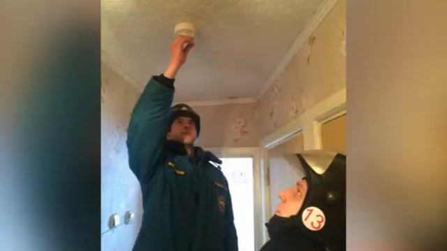 Удалось сохранить жизнь человеку благодаря пожарному извещателю. смотреть онлайн