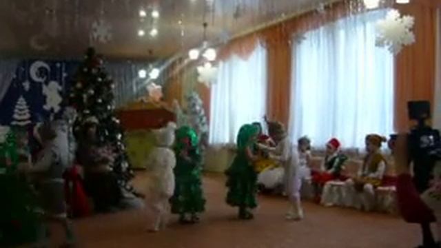 Иван вокруг ёлочки танцует смотреть онлайн