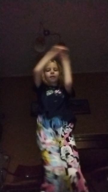 Танцы (поставьте лайк)