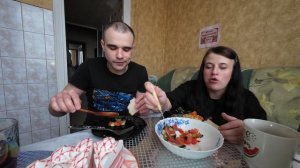 МУКБАНГ ПЮРЕ С КОЛБАСОЙ / САЛАТ ОВОЩНОЙ / ТОРТ / EATING MUKBANG ASMR АСМР 06. 04. 2025