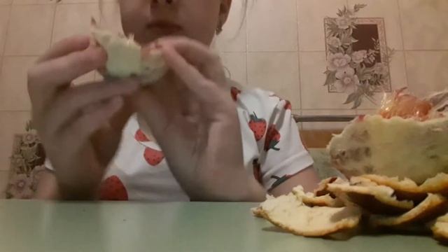 Пробую необычный мандарин.Дорого-дёшево смотреть онлайн