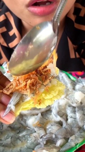 mukbang raw shrimp with chili sauce very spicy #shorts