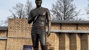 На могиле Юрия Шатунова / 10 марта 2025 Троекуровское кладбище #юрашатунов #андрейфлор