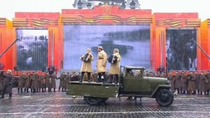 Евгений Кунгуров - Гимн советских танкистов (Броня крепка и танки наши быстры)