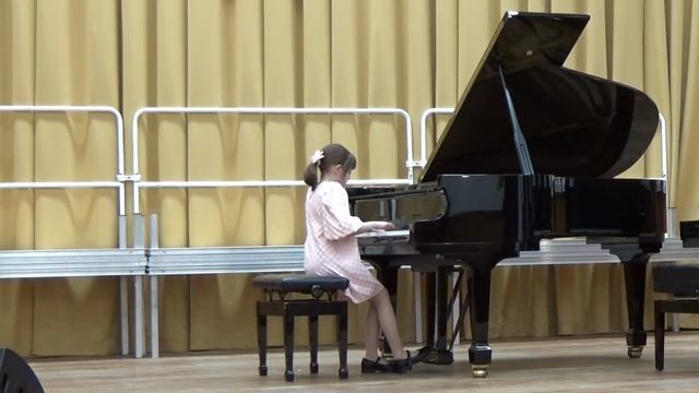 Крескиян Анастасия Р. Глиэр "В полях" смотреть онлайн