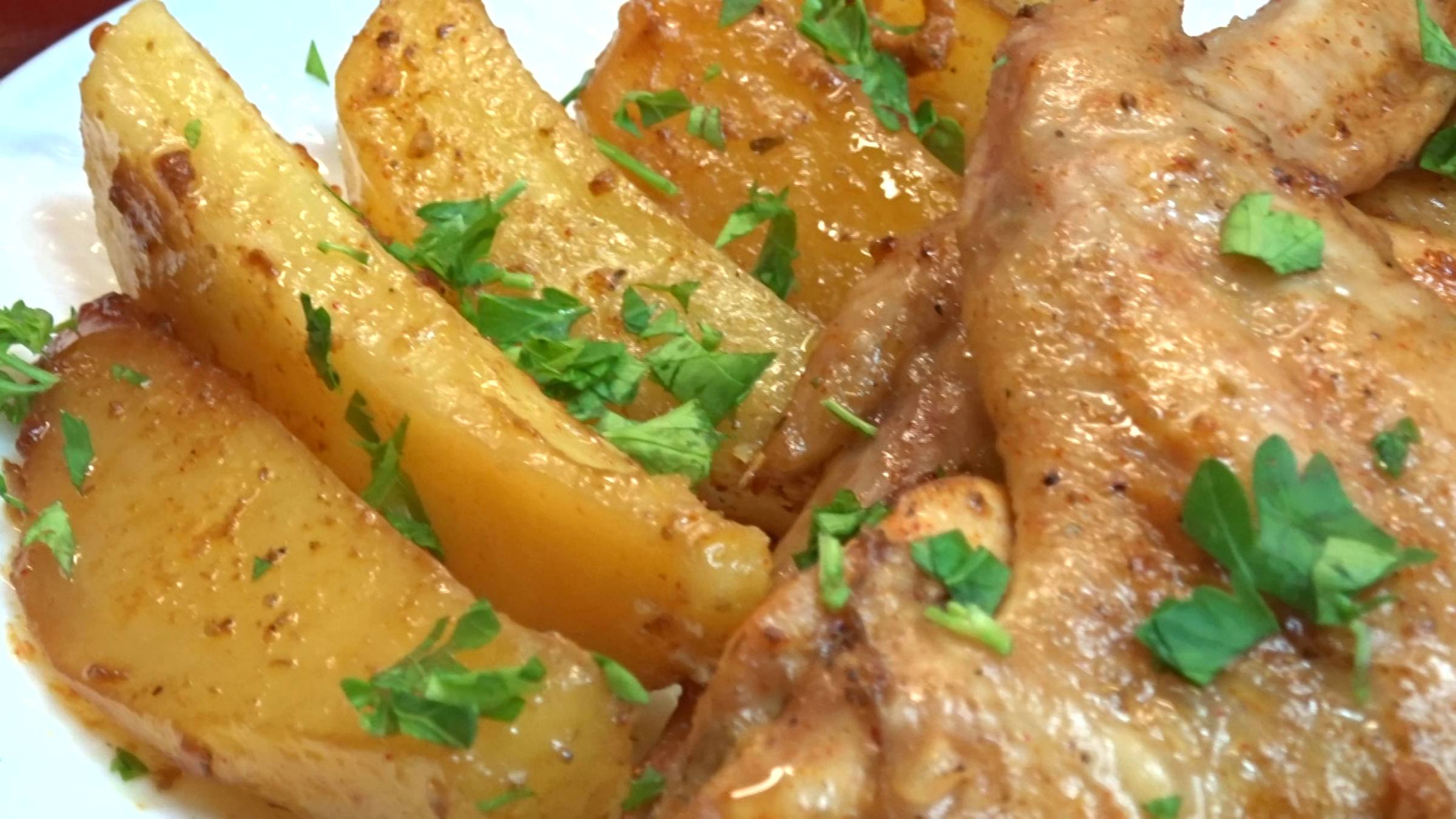 Проверенный годами РЕЦЕПТ, который еще никогда не подводил. Простой ужин ИЗ КУРИЦЫ И КАРТОШКИ смотреть онлайн