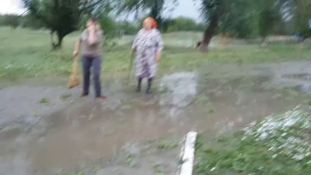 Маленькое стихийное бедствие в моем селе смотреть онлайн