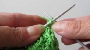 Узор с перемещенными петлями спицами