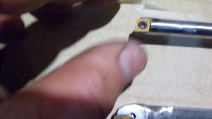 токарный станок,самодельные резцы со сменными пластинами.