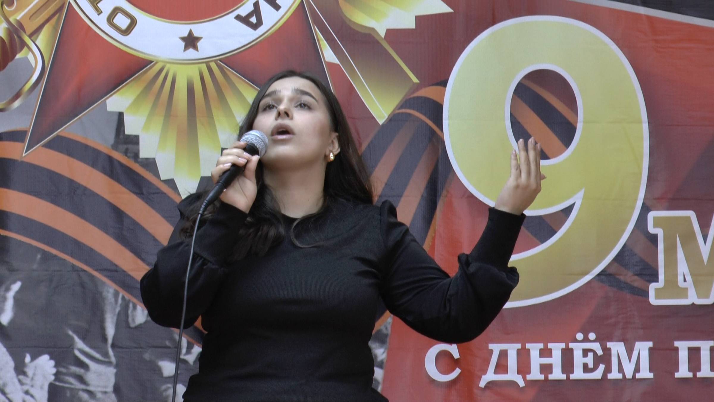 "Зажгите свечи" автор песни Сергей Кузнецов исполняет  Татьяна Сенникова
