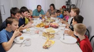 Мукбанг. Встретили детей