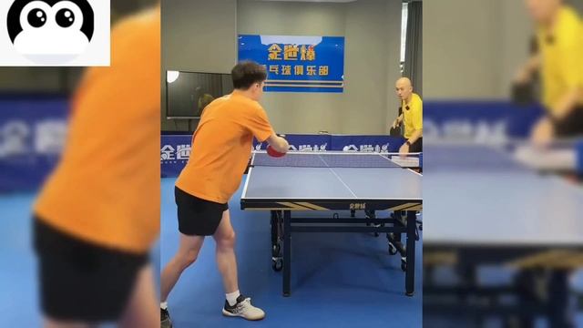 Чжан Цзикэ и Фан Бо обучают обратной боковой подаче