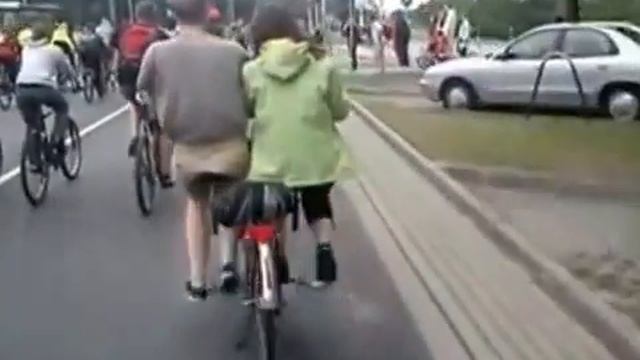 Велосипед для влюбленных парочек смотреть онлайн