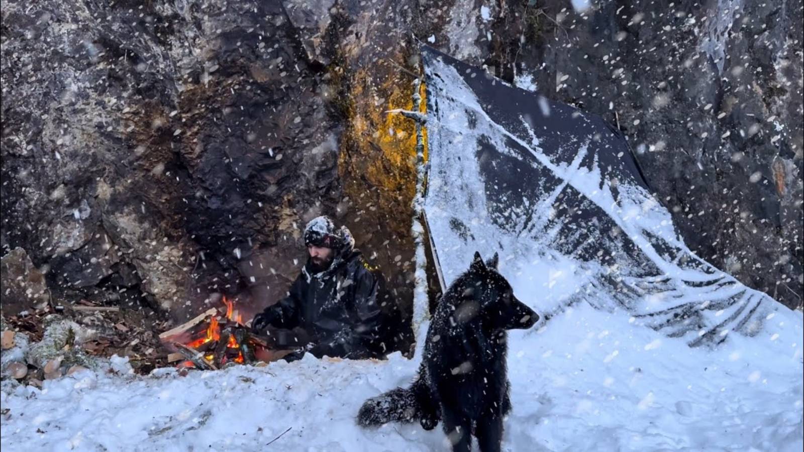 -29 °C Без палатки, без спального мешка под камнями | Зимний кемпинг в сильный снегопад смотреть онлайн