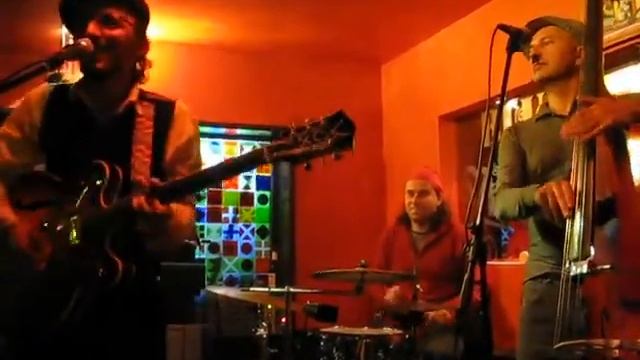 Шест кокошки - Манго Зе смотреть онлайн