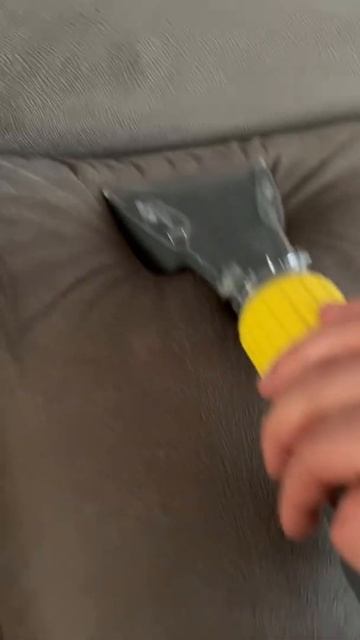 Cleaning A Sofa With Karcher Puzzi 10/1 Pt2 смотреть онлайн