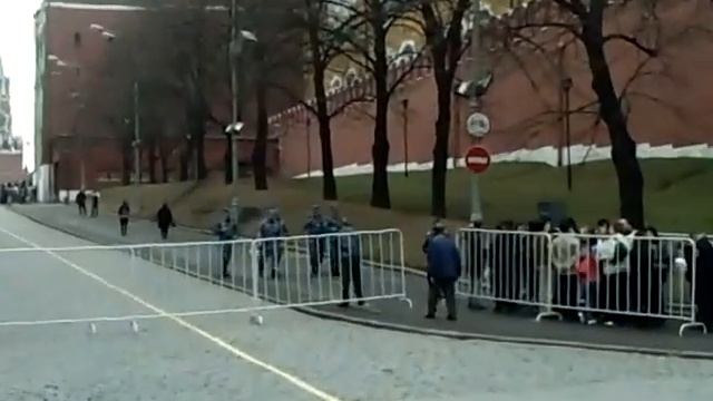 ПОЗОР 'РОТ Фронта' на Красной площади - 22.04.2012 смотреть онлайн