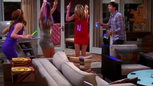 Two And A Half Men Deutsch – Strip Poker clip3 смотреть онлайн
