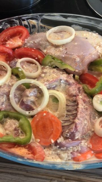 Запечённый кролик с рисом и овощами