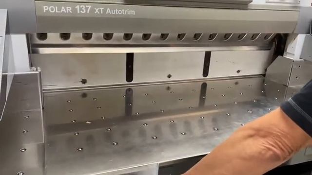 Polar 137 AT XT cutting line (2007) - For sale @AllaouiGraphicMachinery смотреть онлайн