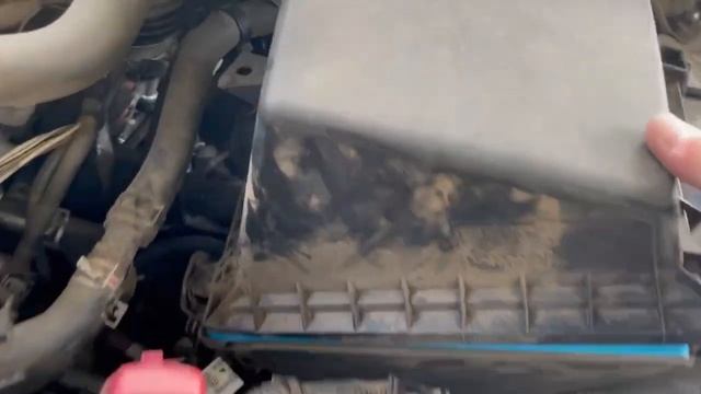 How to replace the engine air filter 2016-2018 Toyota Rav4 DIY video #toyota #rav4 #toyotarav4 смотреть онлайн