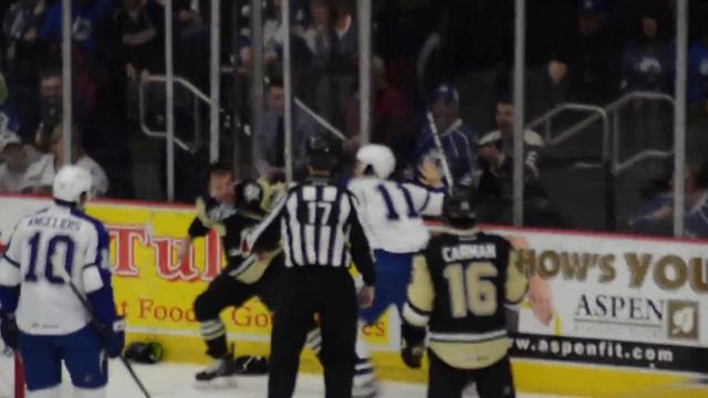 Crunch's Rankin fights the Penguins' Farnham смотреть онлайн