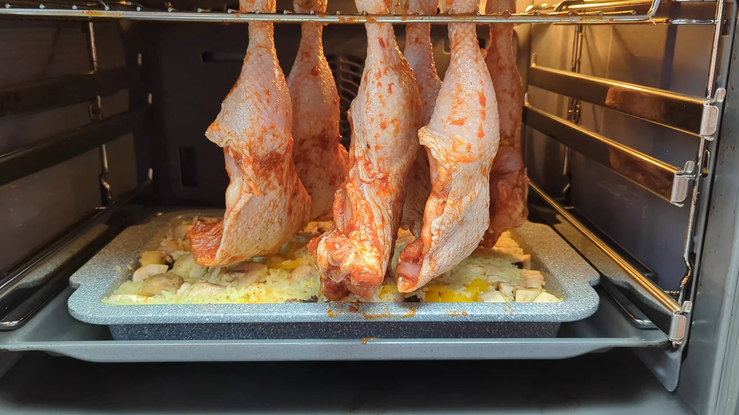 Удивительно сочно и нереально вкусно! Куриные ножки в духовке с рисом и овощами! смотреть онлайн