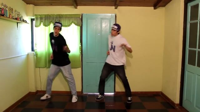 Jorge y Nacho bailando CHICA BRASILEÑA смотреть онлайн