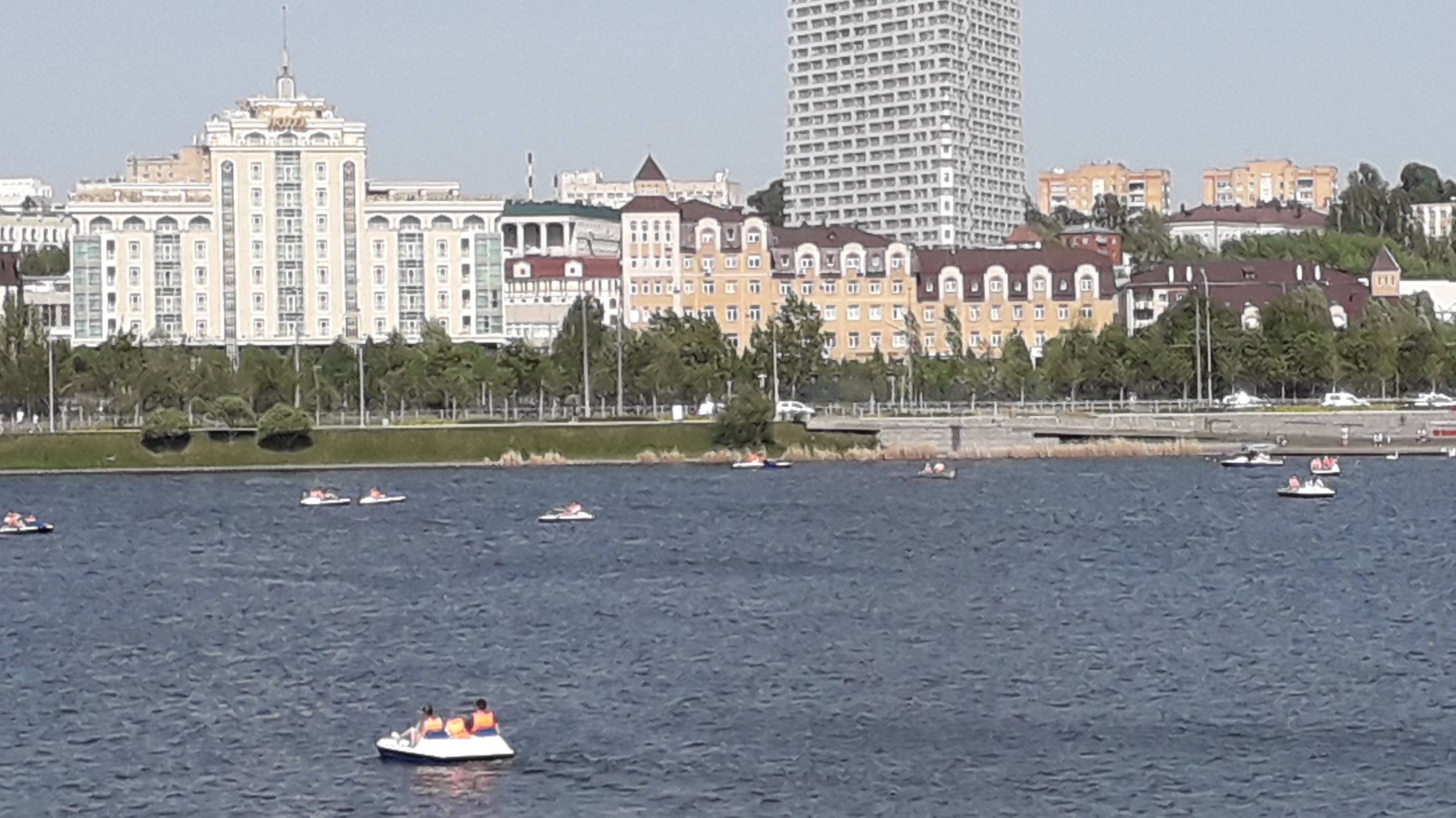 Прекрасная Казань, куда пойти, что посмотреть, где поесть. Пешеходная улица Баумана. Бутики Радости смотреть онлайн