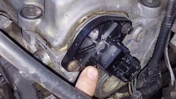 Неисправности датчика распредвала Додж Караван 2.4 2005 год
