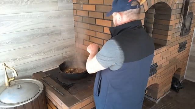 Азат готовит - готовит от души