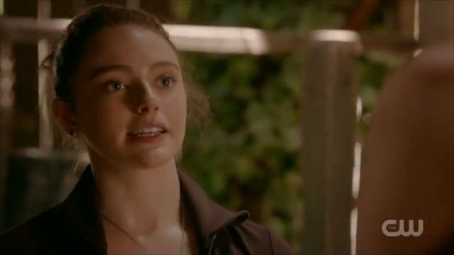 The Originals 5x05- Hope and Freya test out her vampire side and discuss the WEREWOLF curse