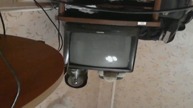 Под столом смотреть онлайн