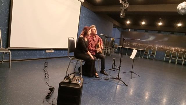 Женщина в окне смотреть онлайн