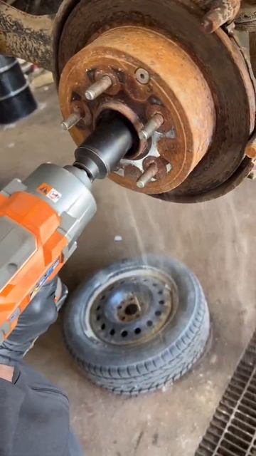 Axle Nut смотреть онлайн