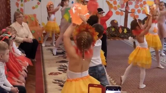 Талантливые детишки - танец осени в детском саду смотреть онлайн