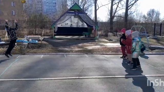 Дворовая подвижная игра "Из круга вышибала" смотреть онлайн