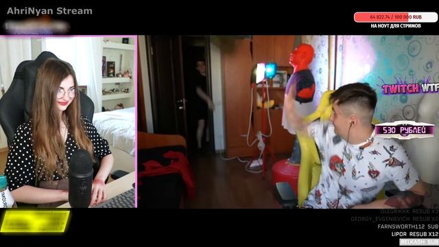 АРИНЯН СМОТРИТ : Топ Моменты c Twitch | РАЗБОРКИ НА СТРИМЕ 😂 | Выкинул Стол из Окна смотреть онлайн