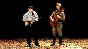 Гляжу в озёра синие